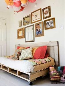 5 Ways to Upcycle Shipping Pallets into DIY Furniture Image